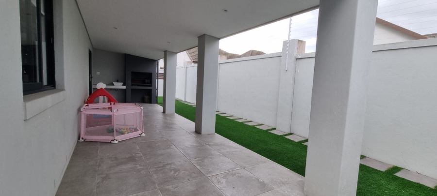 3 Bedroom Property for Sale in Jakarandas Western Cape